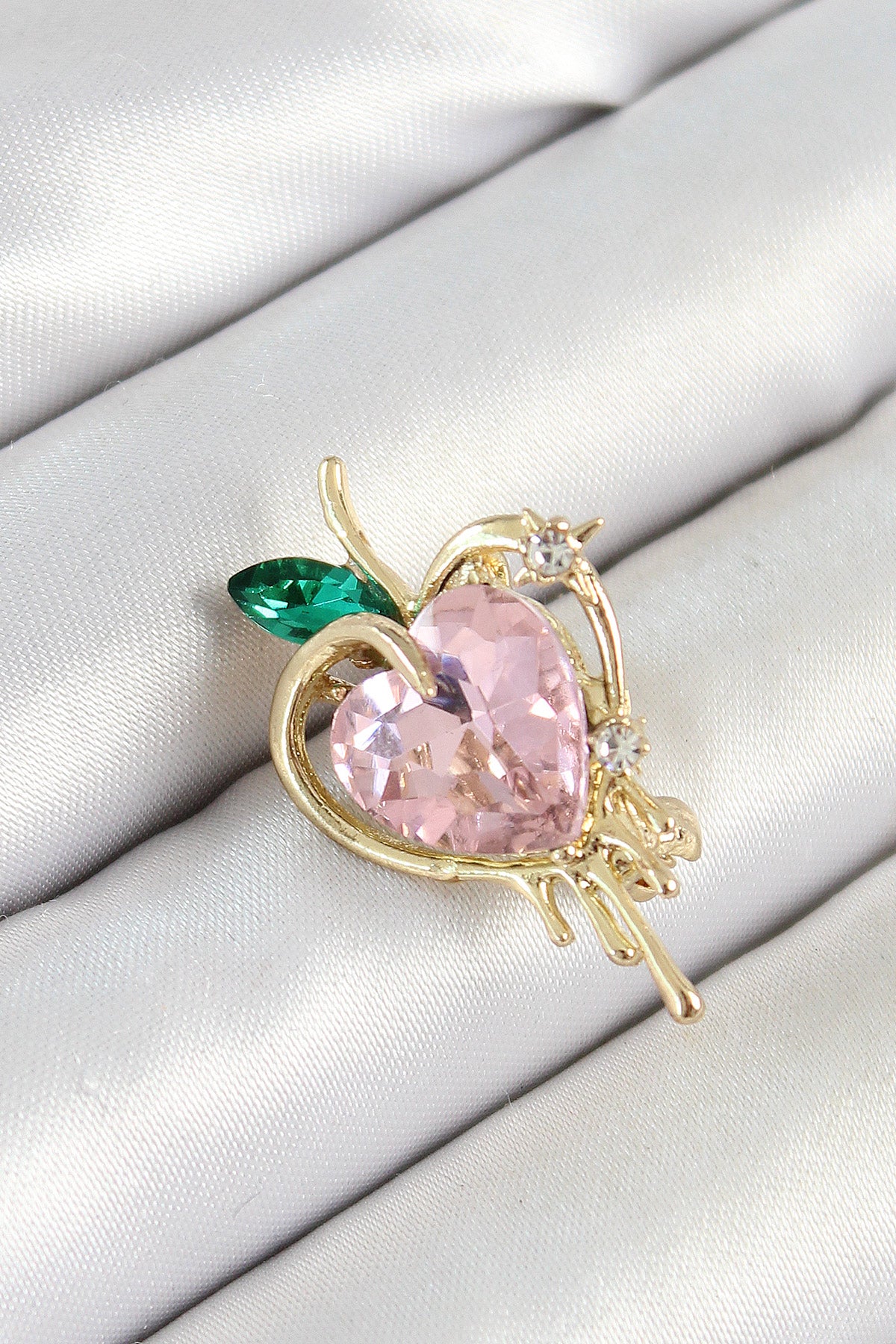 Pembe Ve Yeşil Zirkon Taşlı 3D Eriyen Kalp Figürlü Gold Renk Kadın Broş — Chrysa by RK Broş