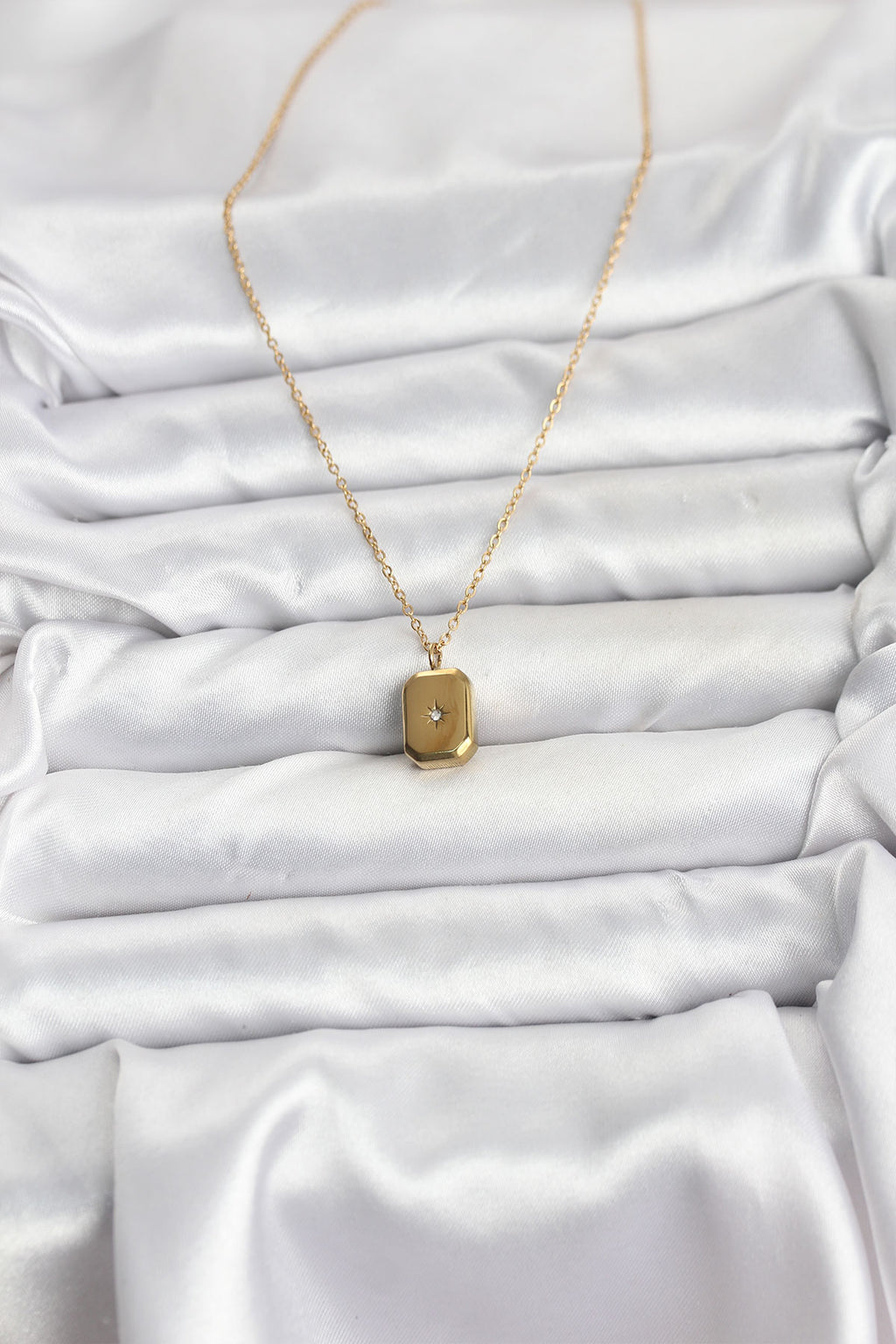316L Çelik Zincir Gold Renk Minimal Kutup Yıldızı Model Kadın Kolye — Chrysa by RK Kolye