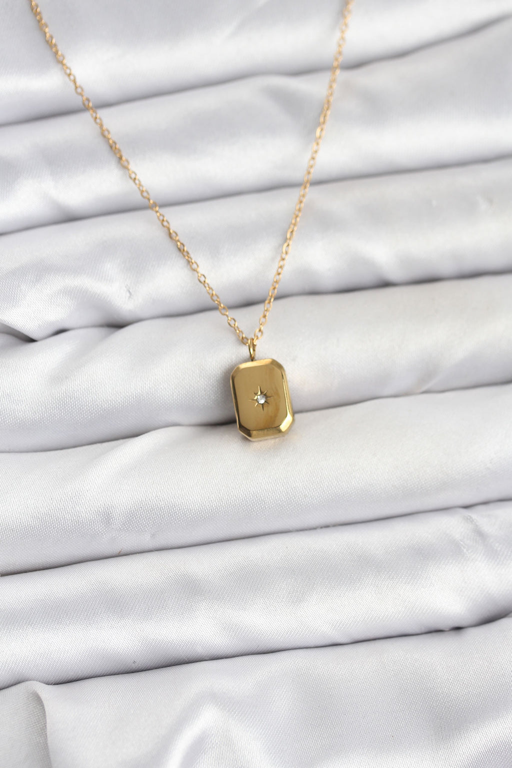316L Çelik Zincir Gold Renk Minimal Kutup Yıldızı Model Kadın Kolye — Chrysa by RK Kolye