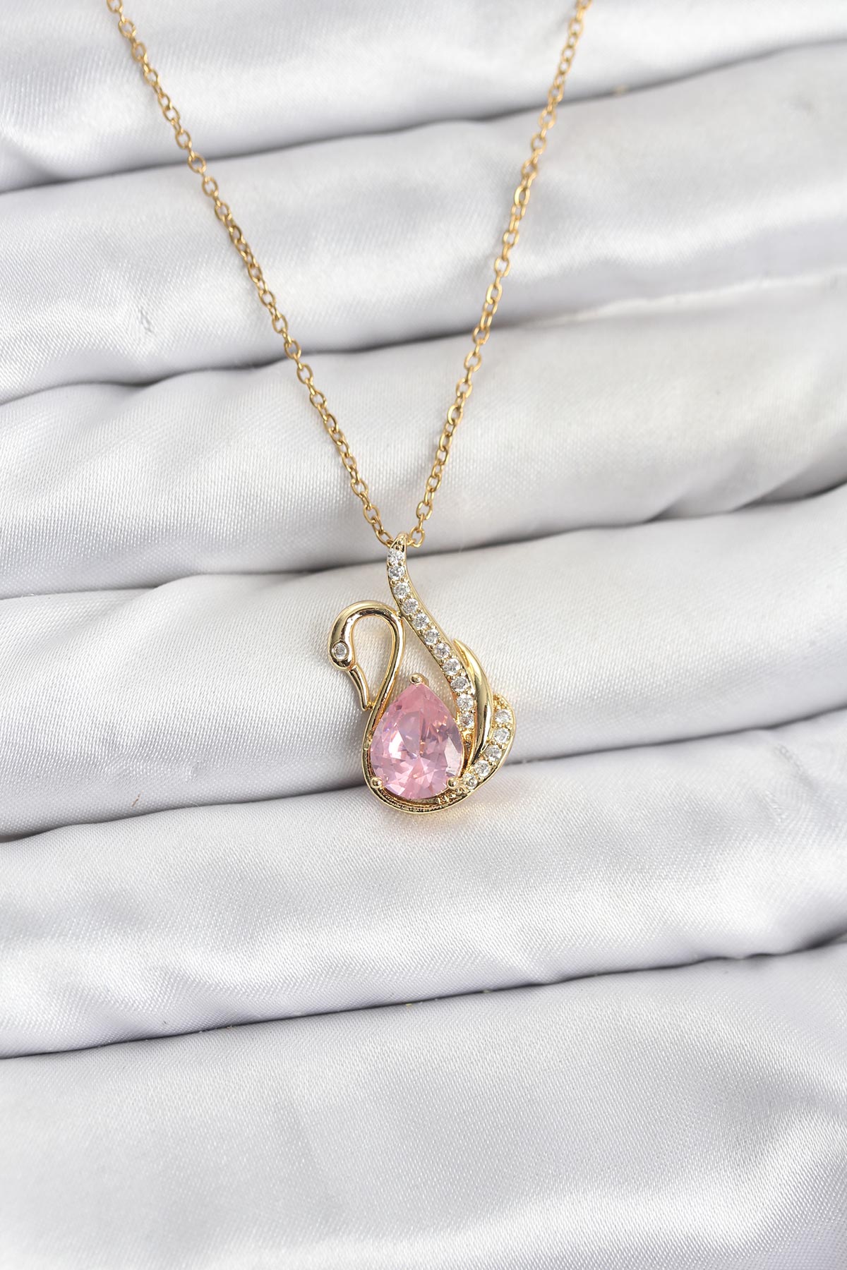 316L Çelik Zincir Gold Renk Pembe Kuğu Model Zirkon Taşlı Kadın Kolye — Chrysa by RK Kolye