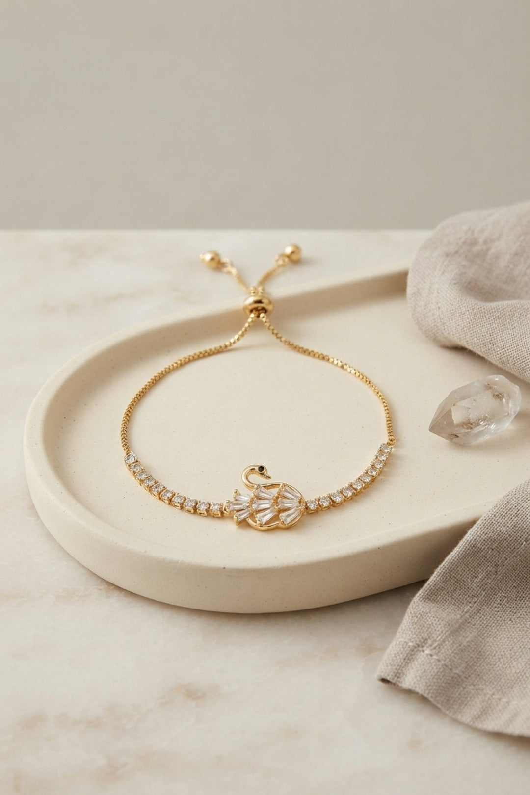 Gold Renk Zirkon Taşlı Pirinç Kuğu Model Asansörlü Bileklik — Chrysa by RK Bileklik